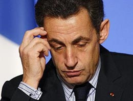 Sarkozy çok sert eleştirildi! Sarkozy çok sert eleştirildi!